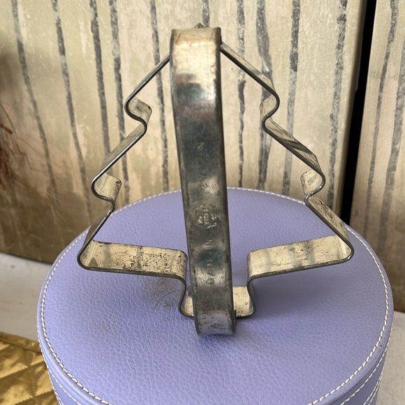 Vintage Nut Tree Cookie cutter, large Christmas tree - Picture 1 of 7